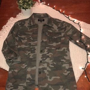 Distressed camo jacket❤️